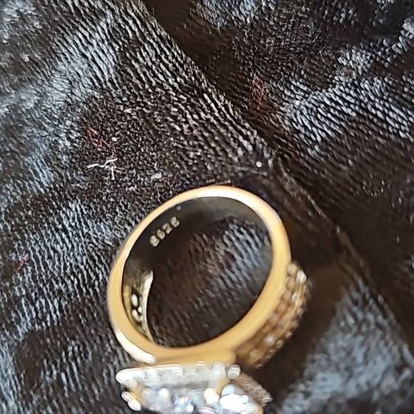 Ladies BEAUTIFUL Rinestone Earrings and a Ring size 6 925 Silver with a cz .... - Picture 6 of 11